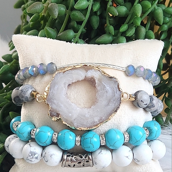 NWT Ryze Natural Stone Geode and Howlite Beaded Staxx Bracelets - Set of 4 - Picture 3 of 8